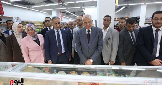 محافظ الجيزة: هناك تحسنا ملحوظا فى أسعار العديد من السلع الأساسية