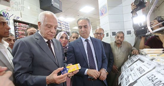 رئيس حماية المستهلك يحذر صاحب سلسلة تجارية بالجيزة: أسعارك مبالغ فيها