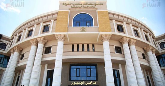 الإدارية العليا تؤيد عقوبة معلم اعتدى على طالب بخرطوم كهرباء وحصل أموالا مقابل الدرجات