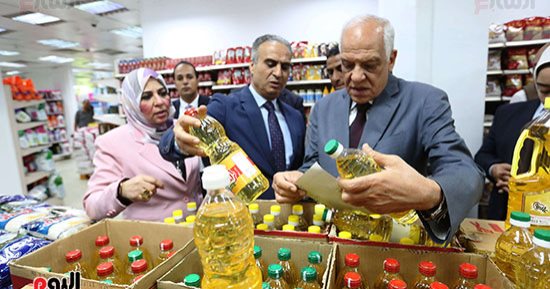 رئيس جهاز حماية المستهلك ومحافظ الجيزة يقودان حملة على الأسواق.. فيديو