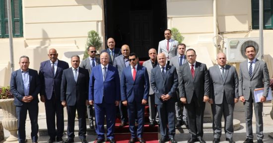 محافظ القاهرة يناقش مع وزير الشباب لبعث تطوير المنشأت الرياضية