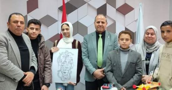 طالب الابتدائي اخترع روبوت سيارة وسلة ذكية وطالب الإعدادي يبتكر حفار تتفادى الأعطال أثناء أمال تطهير الترع  .. وكيل تعليم كفر الشيخ: هدفنا اكتشاف المواهب وإبراز مخترعاتهم وتوجيههم لمركز الإبداع والابتكار 