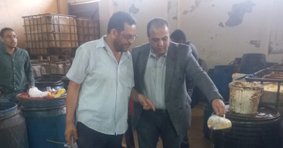 ضبط 38 طن زيوت معاد استخدامها داخل مخزن بدون ترخيص بالإسكندرية
