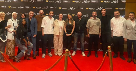 أبطال مسلسل "دواعى السفر" يحتفلون بالعرض الخاص بحضور نشوى جاد وبيتر ميمى
