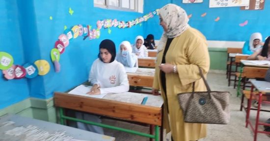 انتظام الامتحانات الإلكترونية للثانوى العام للفصل الدراسى الثانى.. صور