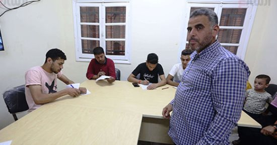 استخراج شهادات محو أمية فورية ضمن خدمات قافلة حياة كريمة بقرية ميت شماس
