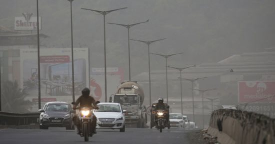 عاصفة ترابية تضرب الهند 