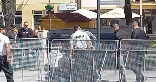 إصابة رئيس وزراء سلوفاكيا روبرت فيكو فى حادث إطلاق نار.. فيديو