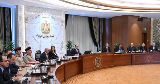 رئيس الوزراء يتابع موقف تنفيذ منظومة النقل الذكى على الطرق السريعة (ITS)