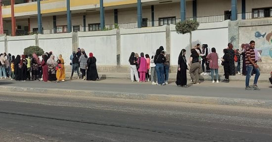أول يوم فى امتحانات الشهادة الإعدادية لـ 104 آلاف طالب بالإسكندرية.. فيديو