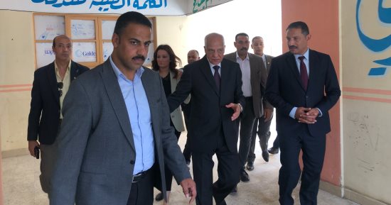 محافظ الجيزة يتفقد لجان امتحانات الشهادة الإعدادية بمدرسة أم الأبطال بأوسيم