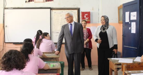 مدير تعليم القاهرة يتفقد امتحانات الإعدادية ويؤكد على عدم حيازة التليفون