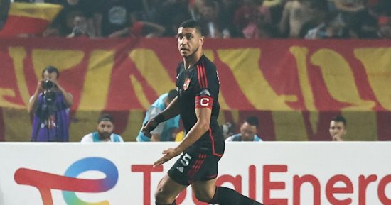 مدافع أسطورى.. شاهد إشادة كاف بمساهمة رامى ربيعة فى تتويج الأهلى بالنجمة 12