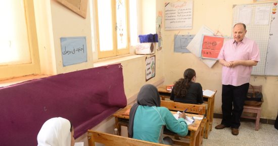 محافظ أسيوط يتفقد لجان امتحانات طلاب الشهادة الإعدادية.. فيديو