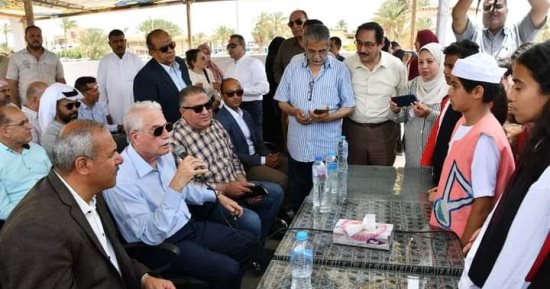 محافظ جنوب سيناء يصرف مكافأة مالية لفرقة الفنون الشعبية