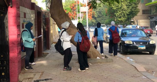 طلاب الشهادة الإعدادية بالجيزة يؤدون اليوم امتحانى اللغة الأجنبية والدين