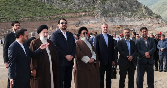 إيران تبحث عن خليفة الرئيس الراحل..إعلام طهران ينشر قائمة تضم 36 مرشحا محتملا لانتخابات رئاسية مبكرة 28 يونيو.. الرئيس الأسبق نجاد ورئيس البرلمان قاليباف وجليلى أبرزهم..وتنشر جدولا زمنيا لاختيار رئيس فى 50 يوما