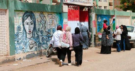 فرحة طلاب الإعدادية في الغريية لسهولة مادة الدراسات.. بث مباشر