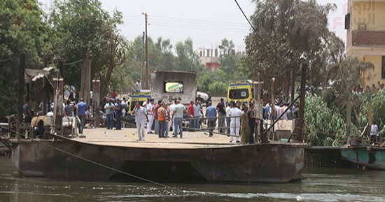 حادث معدية الرياح البحيرى بأبو غالب.. نواب يفتحون ملف معديات الموت.. مطالب بإعادة النظر فى سلوكيات السائقين بمنظومة النقل الخاص للحفاظ على أرواح المواطنين.. ويؤكدون: يجب إحكام الرقابة على المعديات المتهالكة