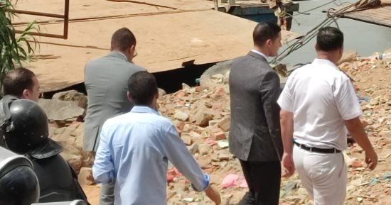 وصول النيابة العامة لمعاينة موقع حادث معدية أبو غالب.. صور