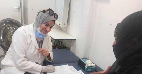 حياة كريمة.. الكشف على 1443 مواطنا فى قافلة طبية بأم عزام فى الإسماعيلية