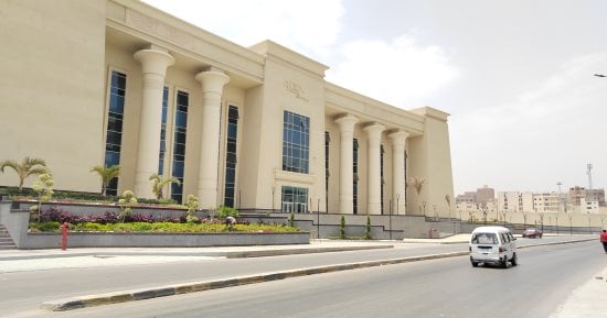محطة قطارات صعيد مصر نقطة تحول بالسكة الحديد.. تقدم أعلى مستوى من الخدمات وتضم مولا تجاريا يستهدف تنمية المنطقة ويضخ استثمارات جديدة للهيئة.. وتخفف الضغط على ميدان رمسيس وإنشاء جراج وموقف للأقاليم بجانب المحطة