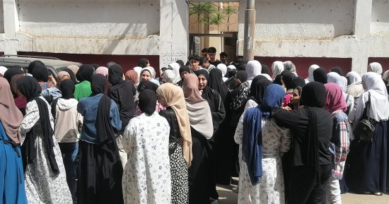 سعادة بين طلاب الصف الأول الثانوى بنهاية اختبارات الفصل الدراسى الثانى بالدقهلية