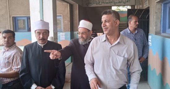 رئيس منطقة سوهاج الأزهرية يتفقد أعمال تصحيح الشهادة الإعدادية