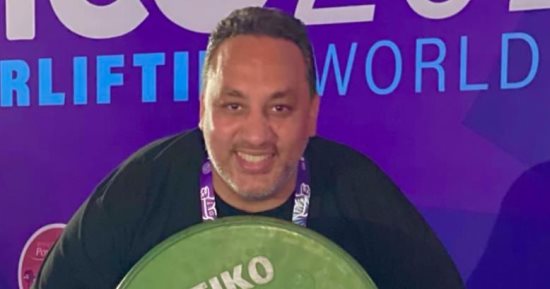 عضو البارالمبية يطالب لاعبى رفع الاثقال بالتغلب على "إعصار أوتيس"