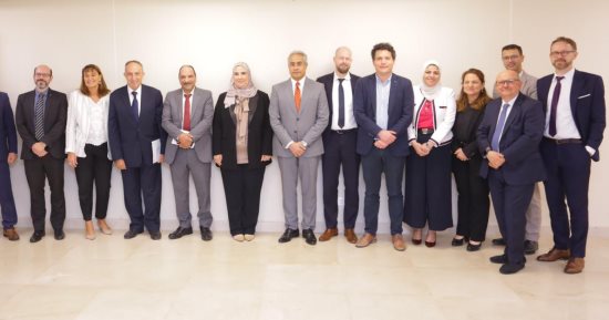 التضامن: توسيع برامج الحماية التأمينية لعمال المقاولات والصيادين وتدوير القمامة