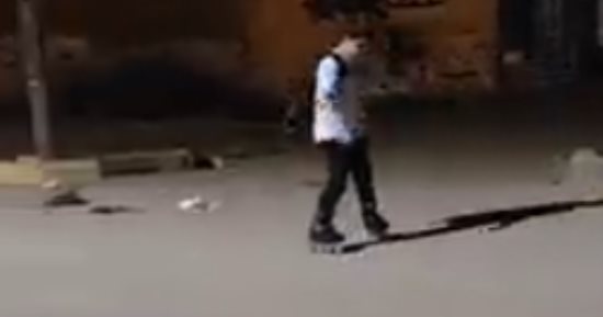 لعبة الاسكيت ينتشر فى شوارع المحلة مع دخول الإجازة.. بث مباشر