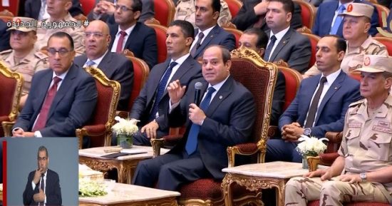 الرئيس السيسى: الدولة "موازنة".. ولو ما قطعتش الكهرباء هضاعف ثمنها مرتين