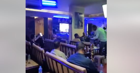 جماهير الأهلى بالأقصر يتوقعون نتيجة مباراة نهائى أفريقيا.. فيديو