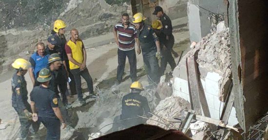 مصرع شخصين فى انهيار عقار بالإسكندرية.. فيديو وصور