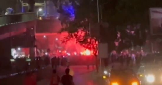 الجماهير مش هتنام.. احتفالات الفوز من أمام مقر النادي الأهلي بالجزيرة
