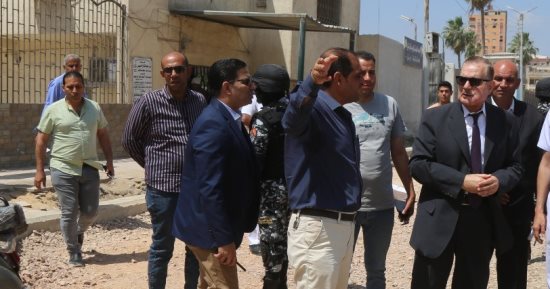 محافظ كفر الشيخ يتفقد إنشاء عدد من المشروعات الخدمية ورصف الطرق