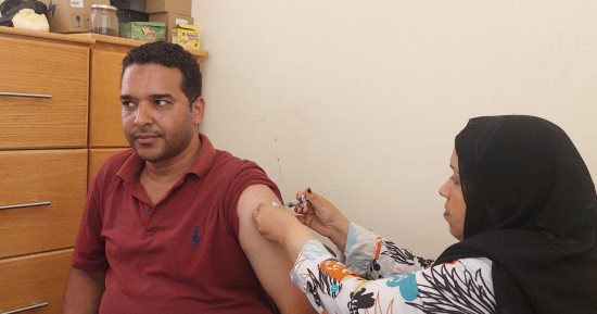 مياه سوهاج: تطعيم 1034 عاملا بالصرف الصحى لحمايتهم من الأمراض والأوبئة