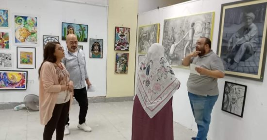 550 عملا فنيا تتنافس فى مسابقة معرض الفنون التشكيلية والأسرية بجامعة حلوان