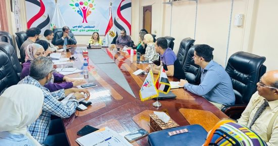 رئيس القومى لذوى الإعاقة تلتقى الإدارات الفنية بالمجلس لمتابعة خطط الأداء