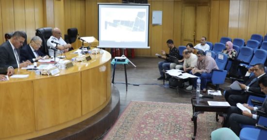 محافظ المنيا يترأس اجتماع اللجنة العليا للبت ويوافق على 89 طلب تقنين أراضٍ
