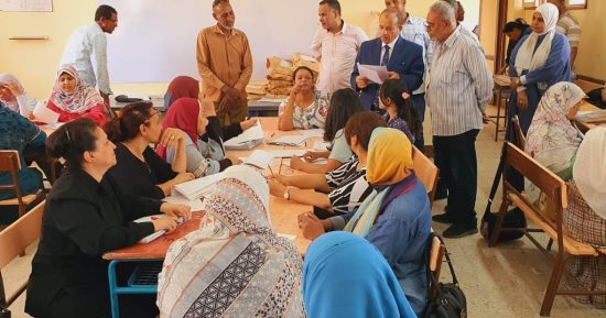 تعليم الأقصر تواصل تصحيح أوراق طلبة الشهادة الإعدادية