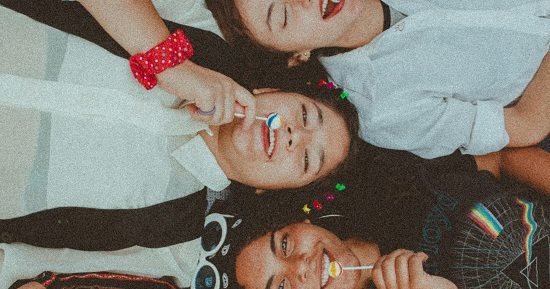 4 أبراج معروفة بإخلاصها في علاقاتها الاجتماعية.. كتفهم بكتف أصحابهم