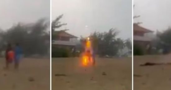 صاعقة برق تضرب 3 أطفال على شاطئ فى بورتوريكو.. فيديو