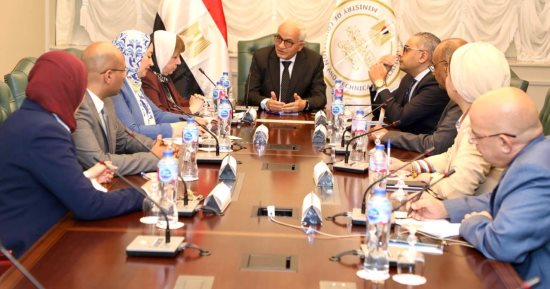 وزير التعليم يستعرض جهود تنفيذ مبادرة التربية الإيجابية مع قيادات الوزارة
