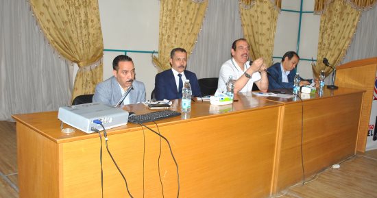 مساعد وزير الصحة لشئون الطب الوقائى يترأس اجتماعا موسعا خلال زيارته لسوهاج