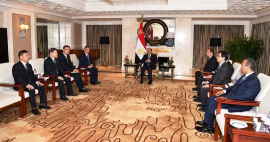 الرئيس السيسى يلتقى فى بكين مع رئيسى "سيسك" وتشاينا إينرجي" لبحث المشروعات المتاحة للتعاون المشترك.. ويؤكد حرص القاهرة على العمل على زيادة حجم وتطوير تعاونها مع الشركات الصينية العاملة فى مصر
