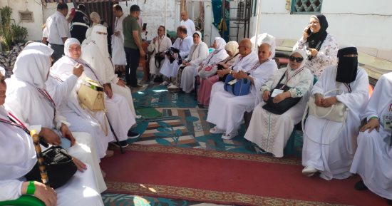 يا رب اكتبها لكل مشتاق.. دموع الفرح على وجوه حجاج القليوبية قبل السفر