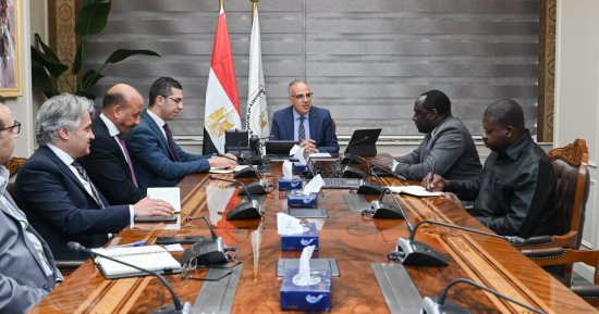 وزير الرى: حفر 30 بئرا جوفية بالمناطق النائية بتنزانيا لتوفير مياه الشرب