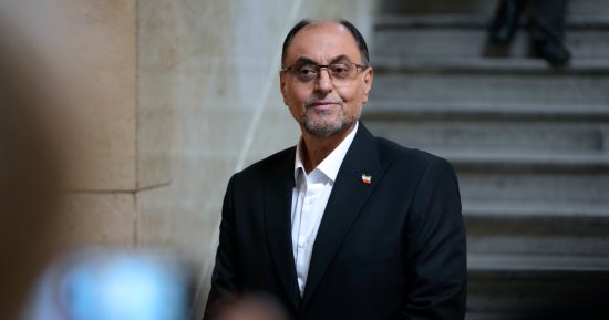 مرشحان من بيت المرشد فى انتخابات إيران المبكرة.. مدير لمكتب خامنئى ومساعد تنفيذى سابق.. وحيد حقانيان جنرال لم يفارق ظل خامنئى.. وجليلى المفاوض المتشدد ترأس مكتبه 4 سنوات.. ومشاركتهما مرهونة بمجلس صيانة الدستور