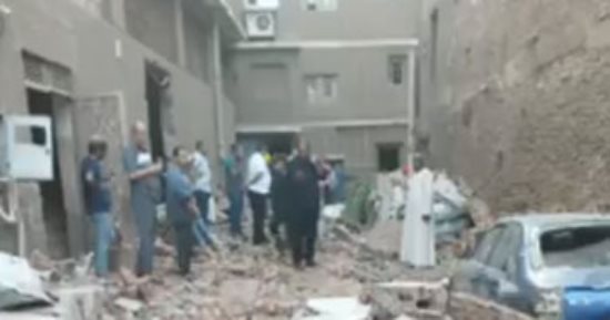 تفاصيل حادث انهيار سور بطول 30 مترا وارتفاع 6 أمتار بشبرا الخيمة.. فيديو